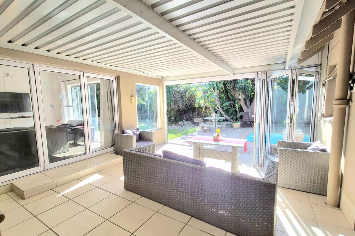Rare 818m2 Opportunity in Pinelands with Huge Backyard - Photo 5