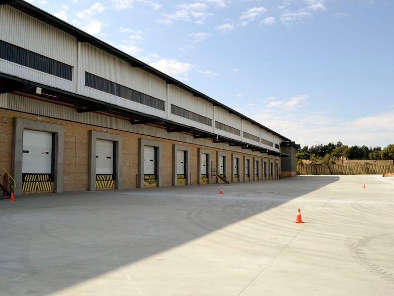 MAGNIFICENT 7821 SQM WAREHOUSE AND OFFICES, A WORLD CLASS LOGISTICS FACILITY IN PRESTIGIOUS, SOUGHT - Photo 4