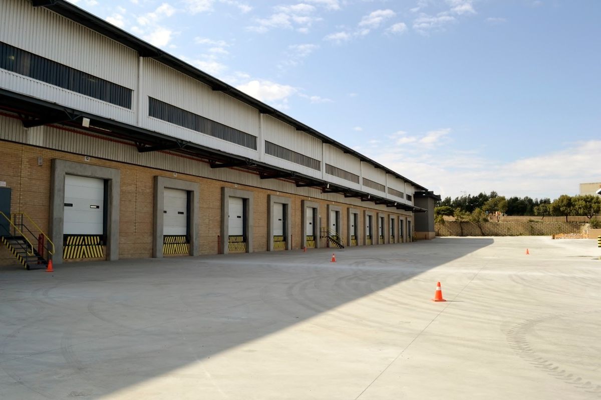 MAGNIFICENT 7821 SQM WAREHOUSE AND OFFICES, A WORLD CLASS LOGISTICS FACILITY IN PRESTIGIOUS, SOUGHT - Photo 4