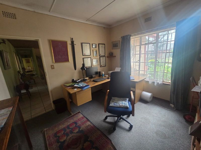 Spacious 4-Bedroom Family Home with Flatlet Potential, Pool and Borehole - Photo 10