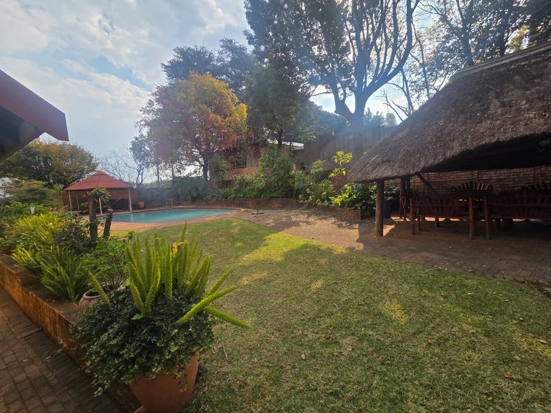 Spacious 4-Bedroom Family Home with Flatlet Potential, Pool and Borehole - Photo 6