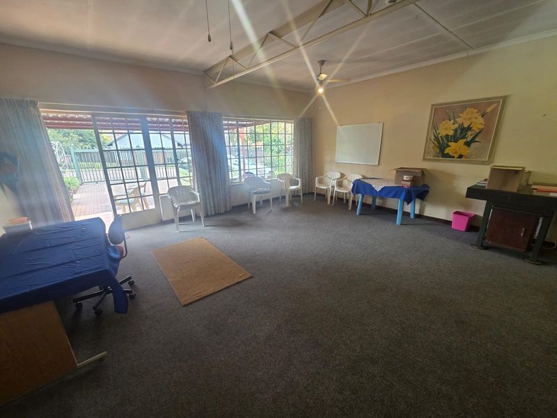 Spacious 4-Bedroom Family Home with Flatlet Potential, Pool and Borehole - Photo 4