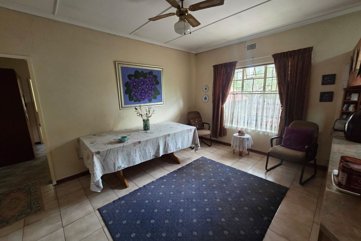Spacious 4-Bedroom Family Home with Flatlet Potential, Pool and Borehole - Photo 5