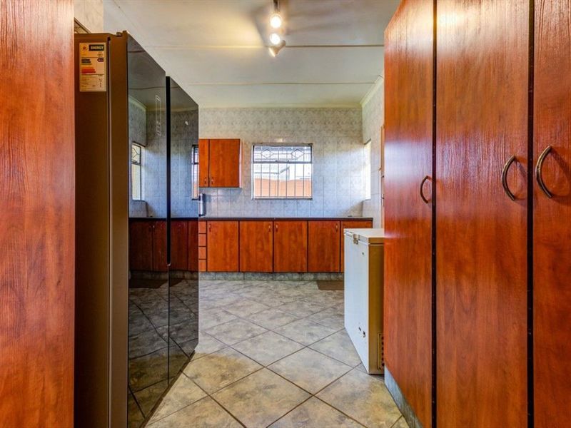 House For Sale in Rhodesfield. Kempton Park - Photo 10