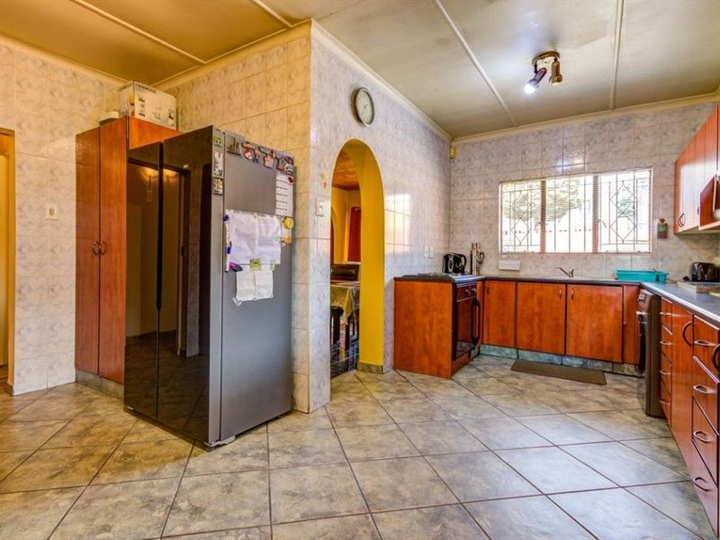 House For Sale in Rhodesfield. Kempton Park - Photo 9