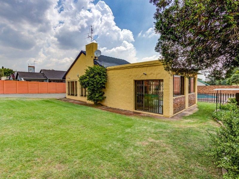 House For Sale in Rhodesfield. Kempton Park - Photo 4