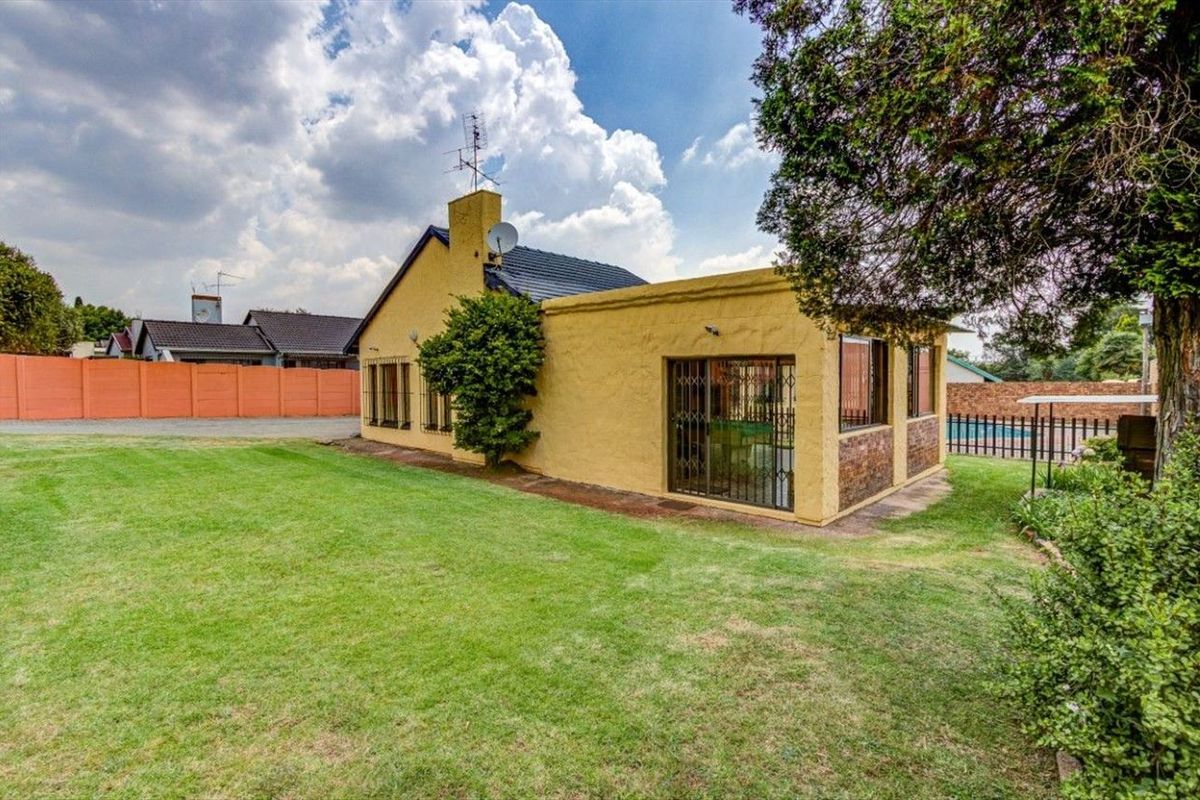 House For Sale in Rhodesfield. Kempton Park - Photo 4