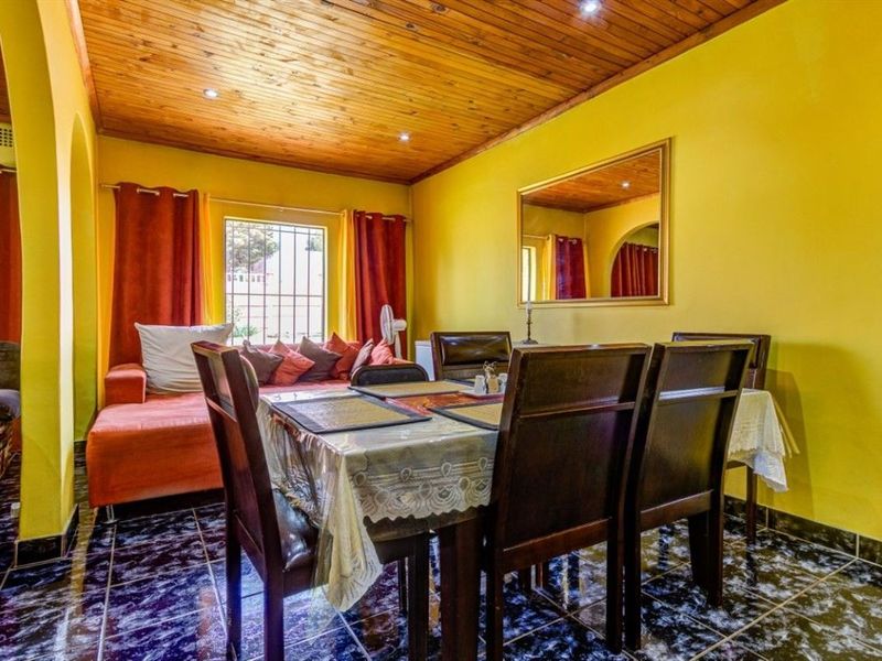 House For Sale in Rhodesfield. Kempton Park - Photo 7