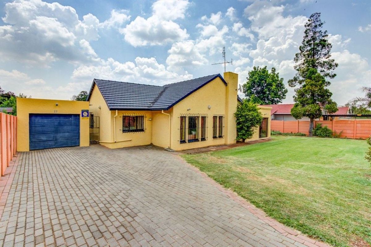 House For Sale in Rhodesfield. Kempton Park - Photo 2