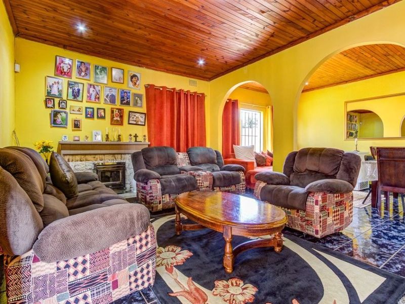 House For Sale in Rhodesfield. Kempton Park - Photo 5