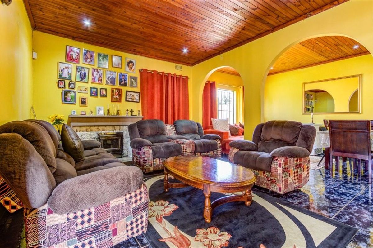 House For Sale in Rhodesfield. Kempton Park - Photo 5