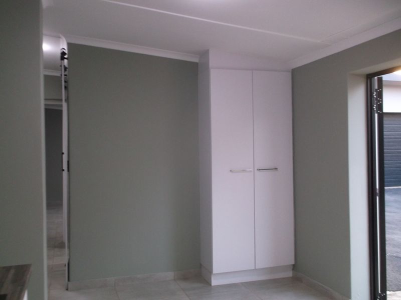 Modern One Bedroom Cottage for Rent - Photo 9