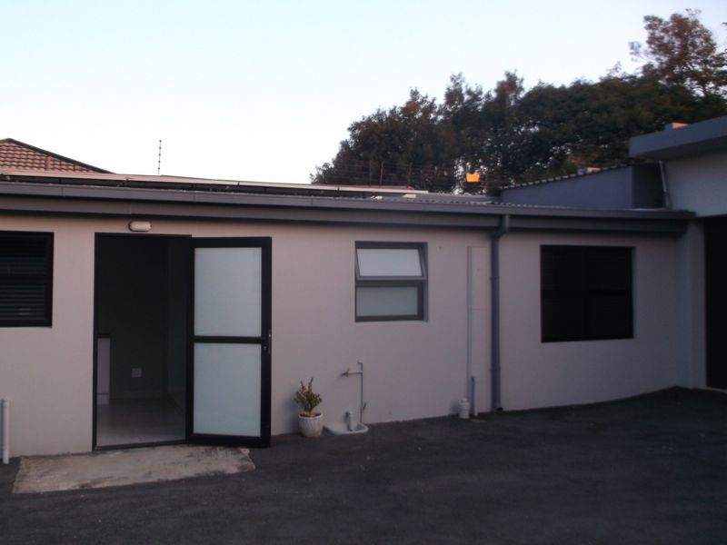 Modern One Bedroom Cottage for Rent - Photo 2