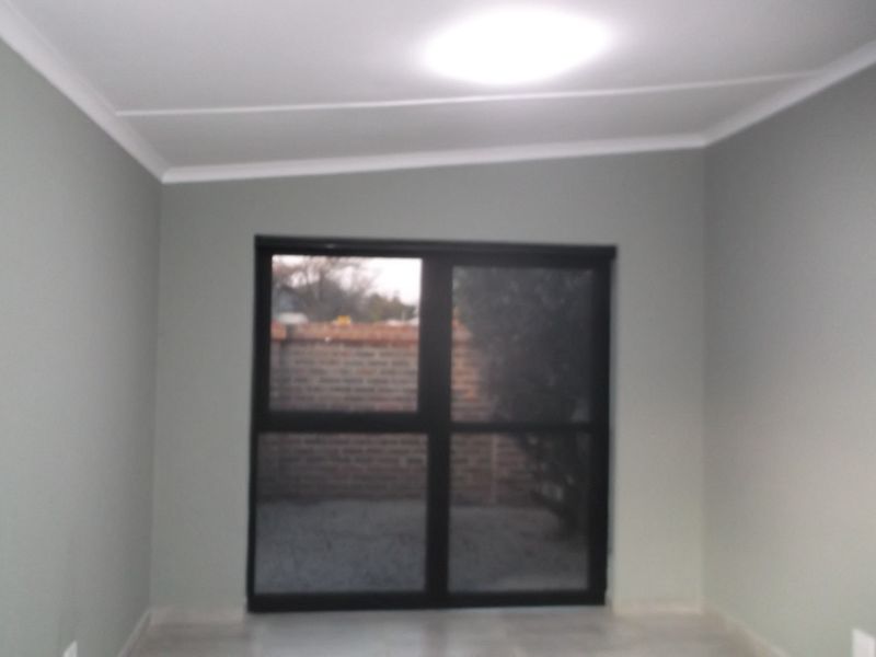 Modern One Bedroom Cottage for Rent - Photo 5