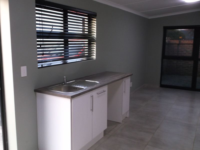Modern One Bedroom Cottage for Rent - Photo 3