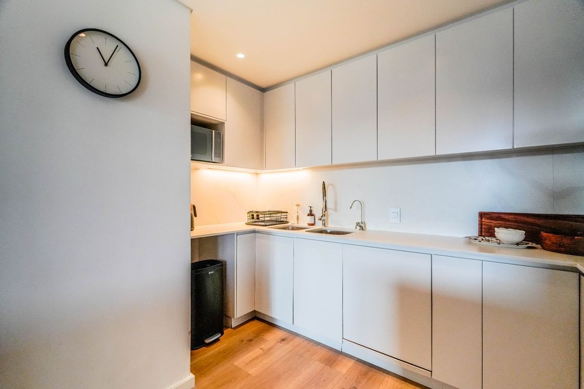 Apartment For Sale in Sea Point, Cape Town - Photo 5