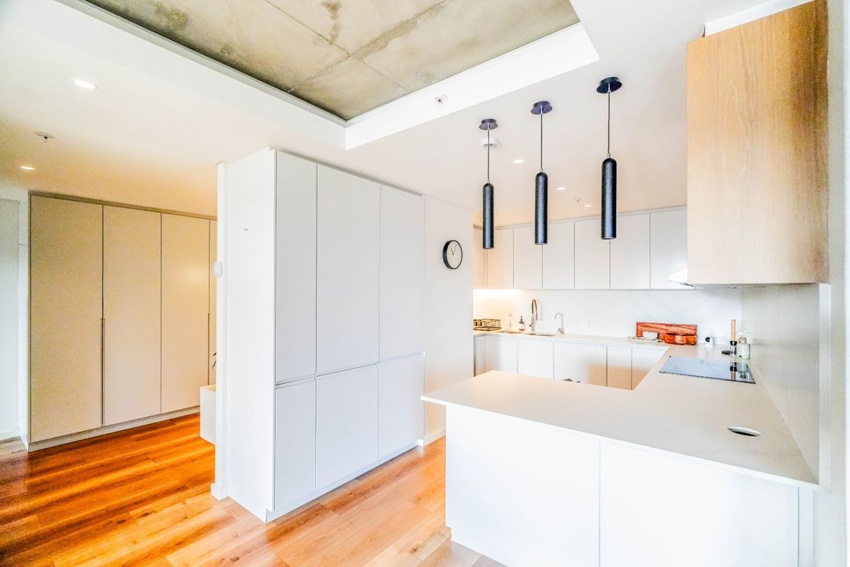 Apartment For Sale in Sea Point, Cape Town - Photo 3