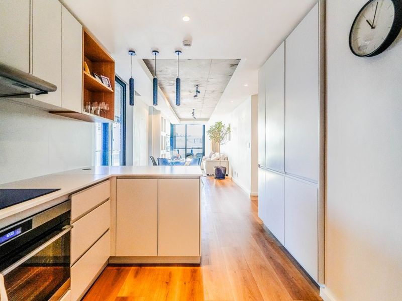 Apartment For Sale in Sea Point, Cape Town - Photo 8