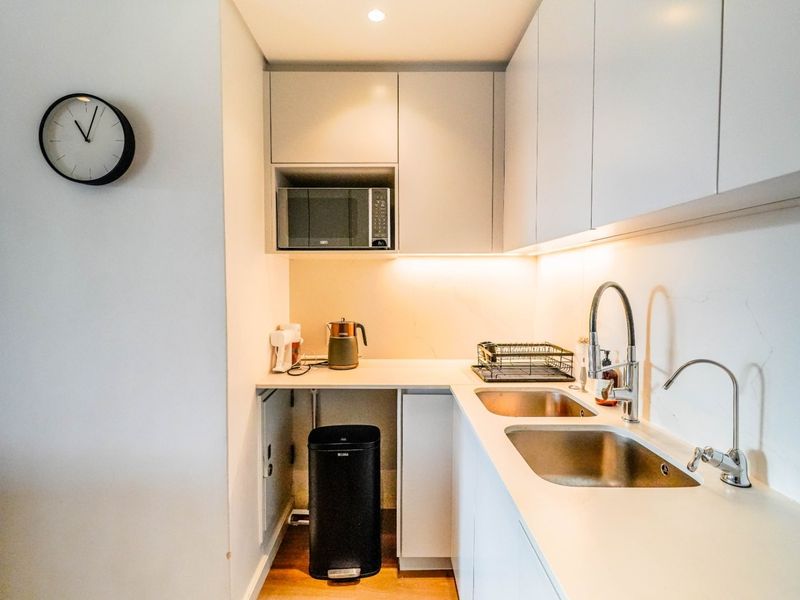 Apartment For Sale in Sea Point, Cape Town - Photo 6