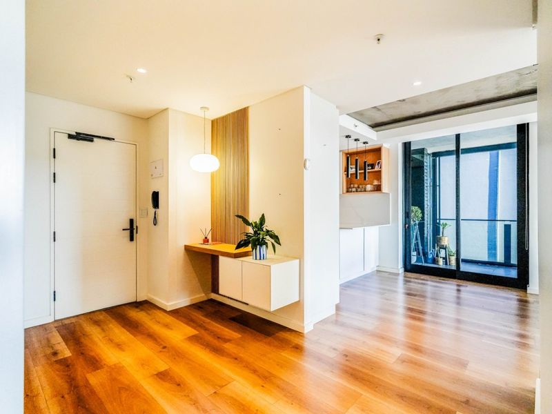 Apartment For Sale in Sea Point, Cape Town - Photo 2
