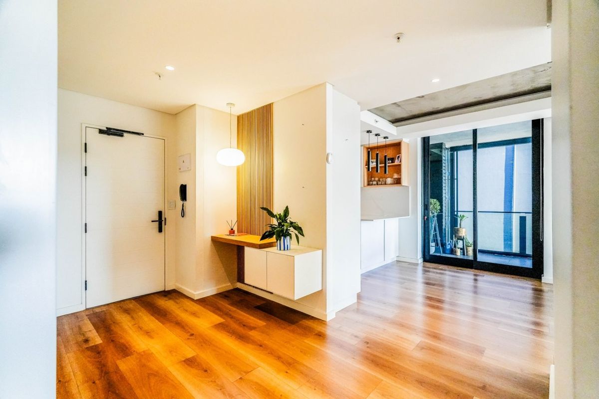 Apartment For Sale in Sea Point, Cape Town - Photo 2