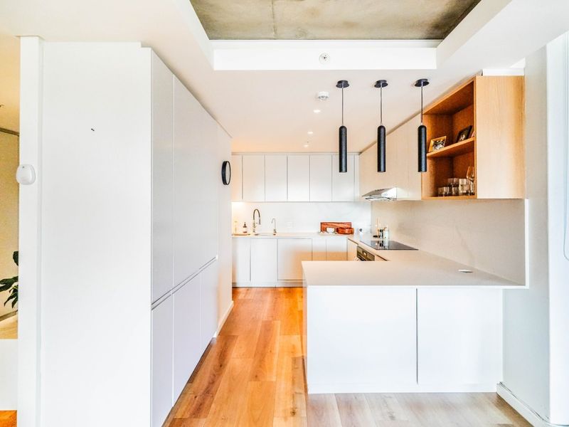 Apartment For Sale in Sea Point, Cape Town - Photo 4