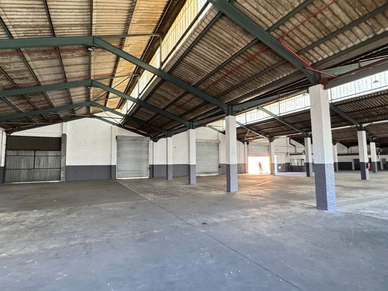 Neat and Secure 2500m2  Industrial Warehouse with Large Yard To Let Montague Gardens, Cape Town - Photo 6