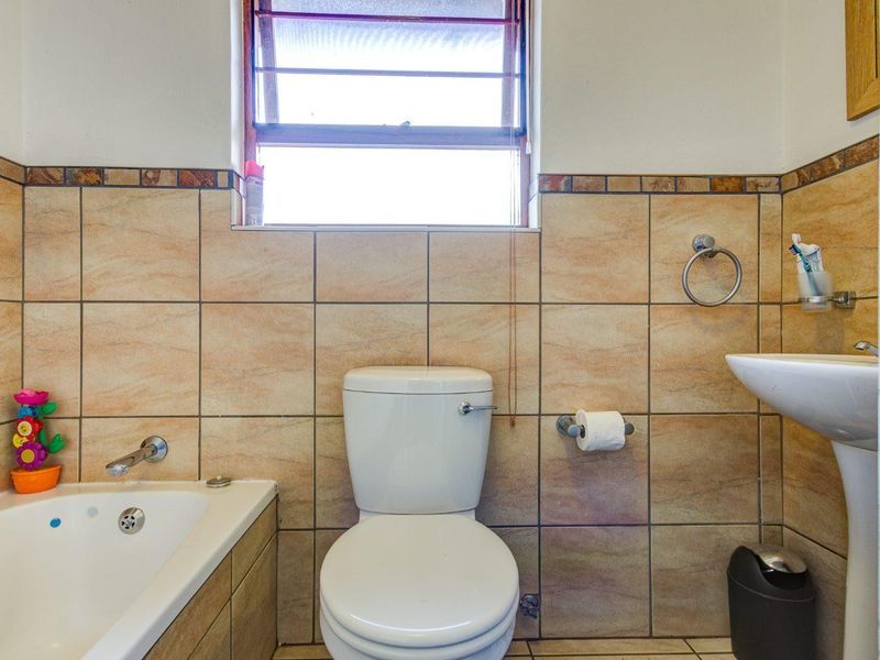 House For Sale in Van Riebeeck Park, Kempton Park - Photo 10