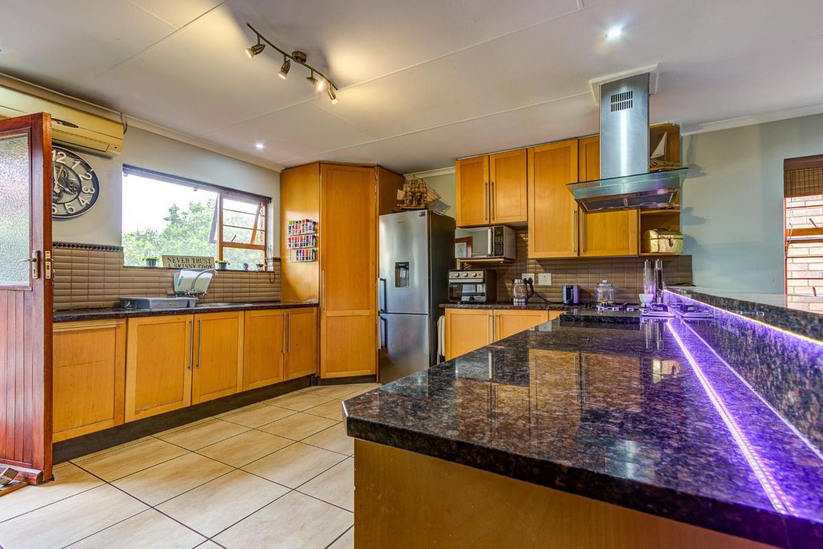 House For Sale in Van Riebeeck Park, Kempton Park - Photo 2