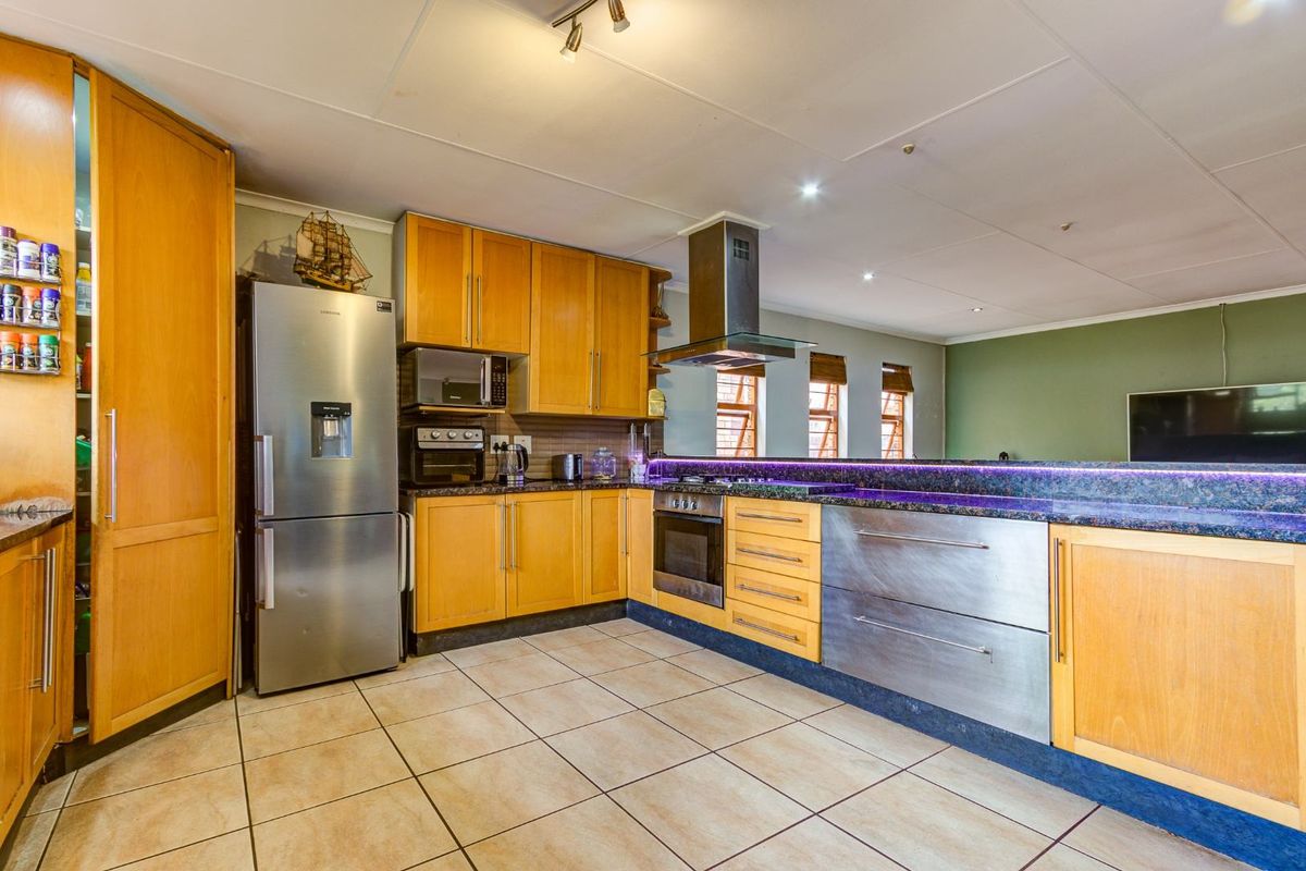 House For Sale in Van Riebeeck Park, Kempton Park - Photo 3