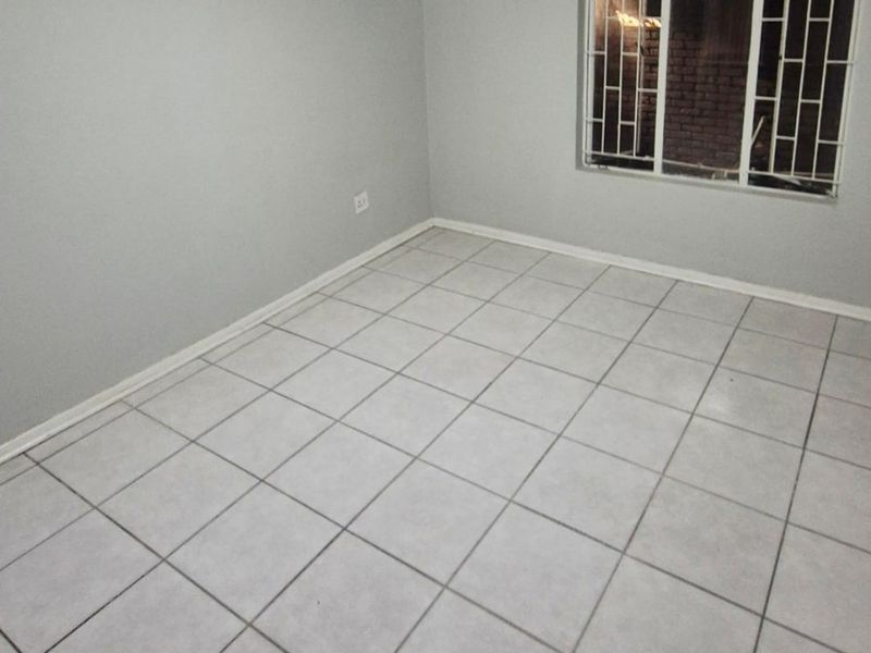Stunning, Newly Renovated 2-Bedroom Apartment with Scullery in Secure Complex! - Photo 8