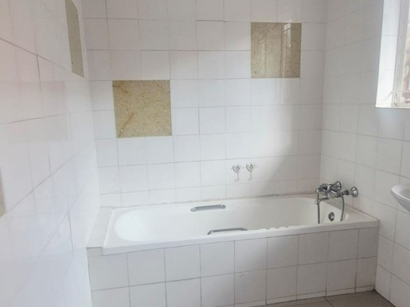 Stunning, Newly Renovated 2-Bedroom Apartment with Scullery in Secure Complex! - Photo 6