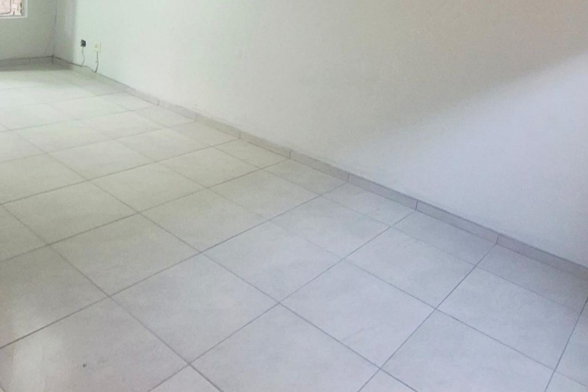Stunning, Newly Renovated 2-Bedroom Apartment with Scullery in Secure Complex! - Photo 4