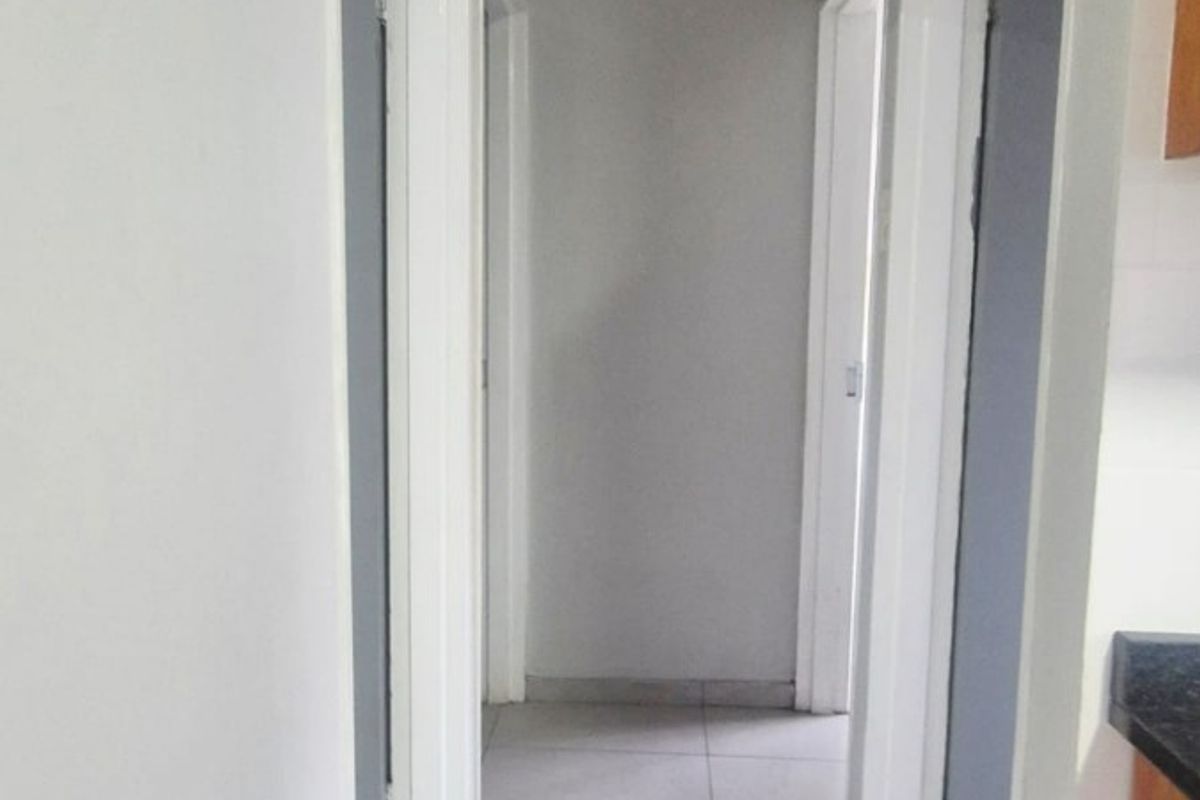 Stunning, Newly Renovated 2-Bedroom Apartment with Scullery in Secure Complex! - Photo 3