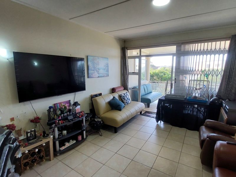 Coastal Comfort and Sea Views Near Stunning Beaches - Photo 6