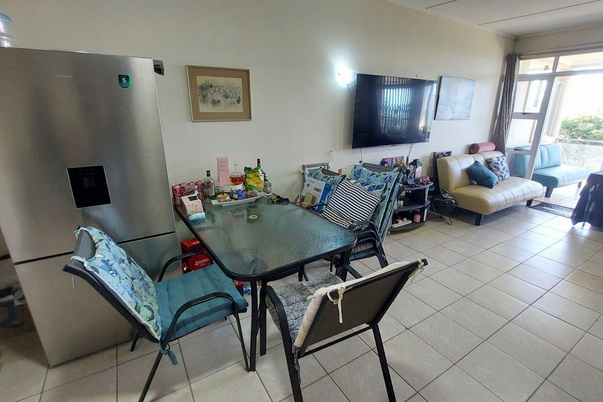 Coastal Comfort and Sea Views Near Stunning Beaches - Photo 4