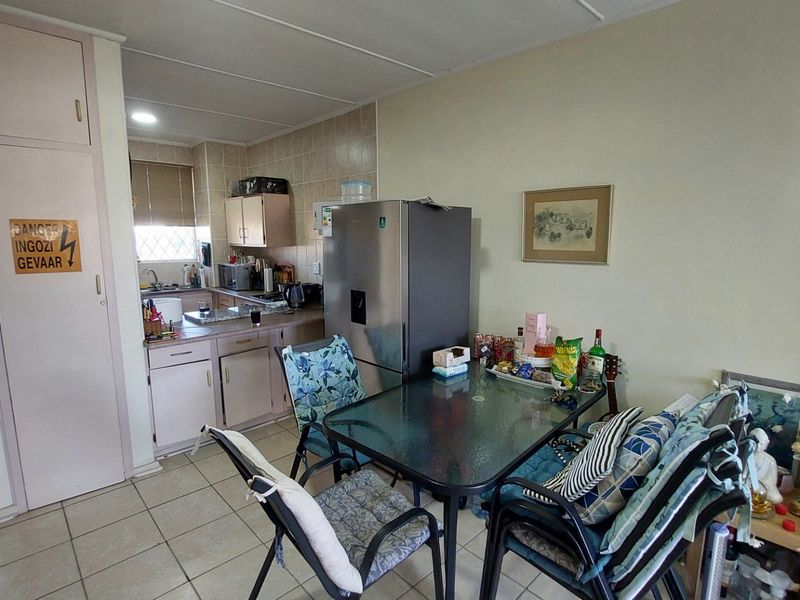 Coastal Comfort and Sea Views Near Stunning Beaches - Photo 5