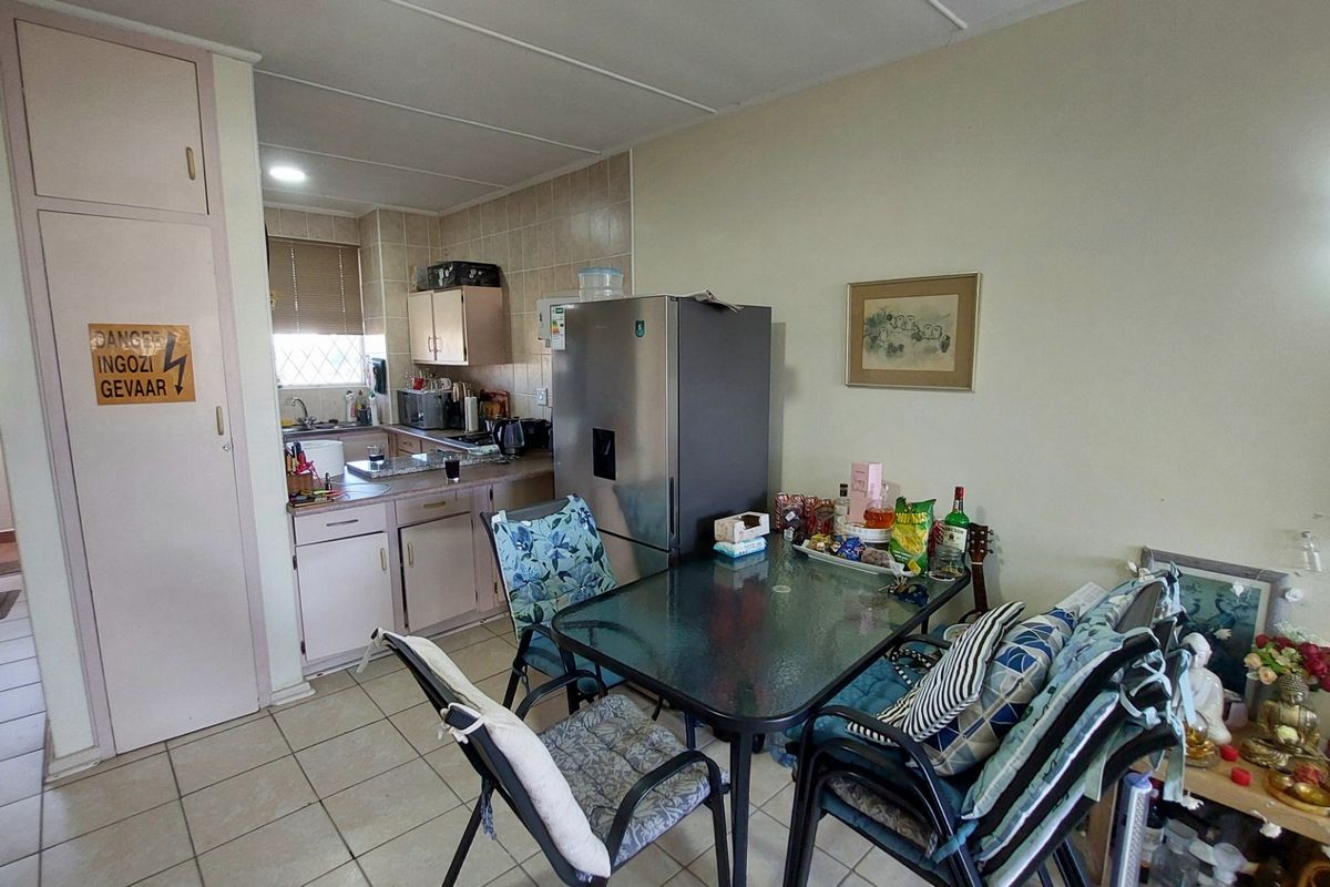 Coastal Comfort and Sea Views Near Stunning Beaches - Photo 5