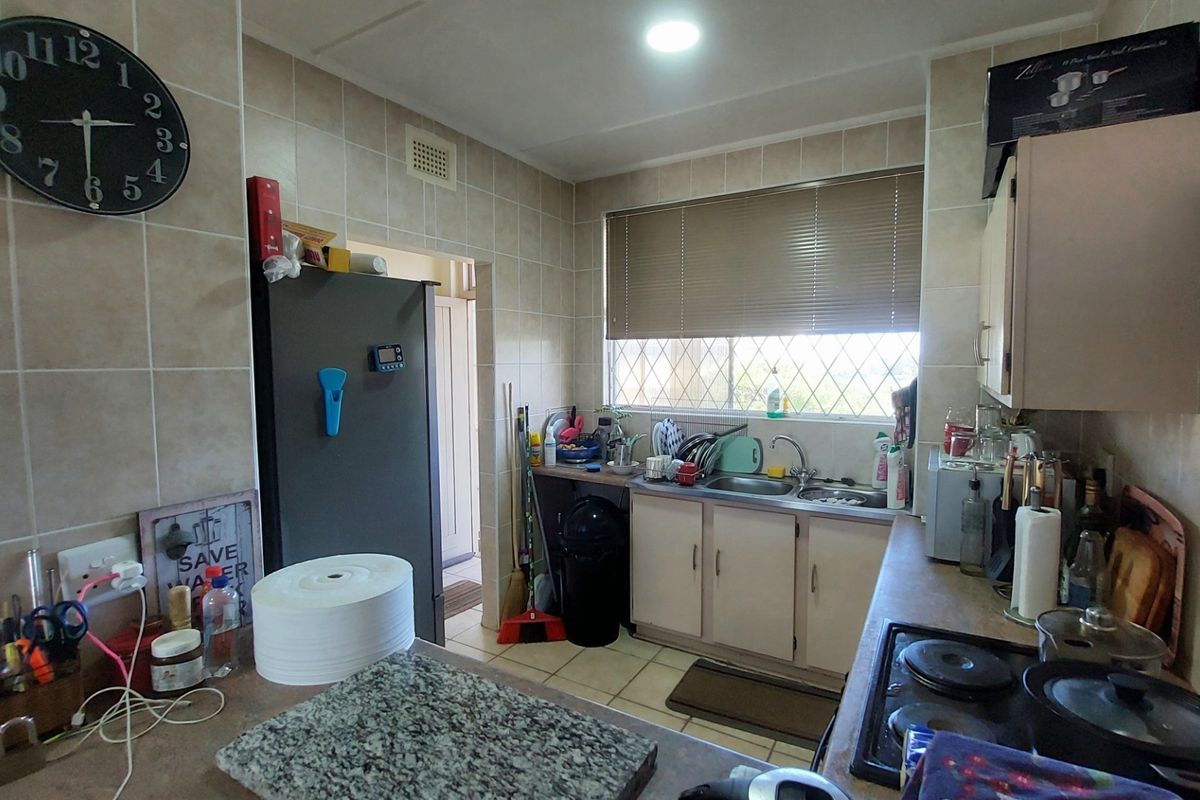 Coastal Comfort and Sea Views Near Stunning Beaches - Photo 3