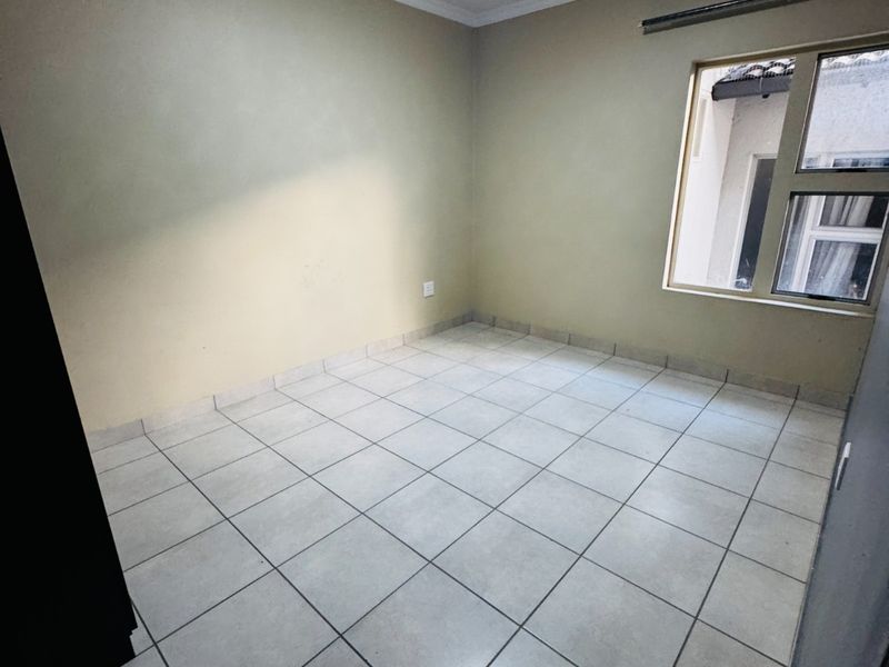 2 Bedroom,2 Bathroom Apartment to Rent in Noordwyk - Photo 8