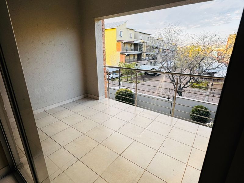 2 Bedroom,2 Bathroom Apartment to Rent in Noordwyk - Photo 7