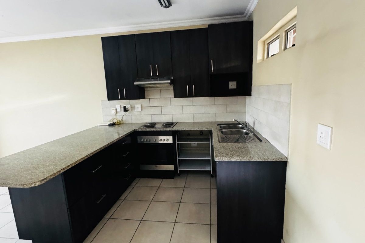 2 Bedroom,2 Bathroom Apartment to Rent in Noordwyk - Photo 4