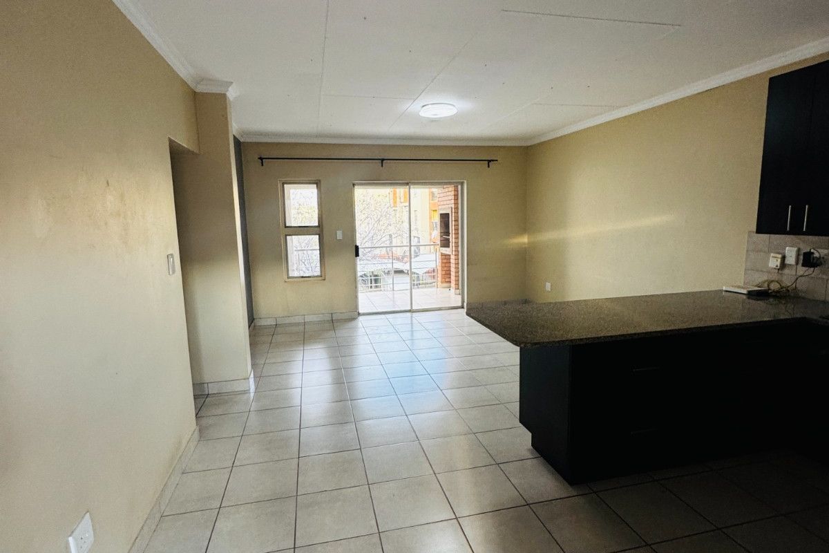 2 Bedroom,2 Bathroom Apartment to Rent in Noordwyk - Photo 5