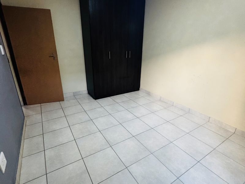 2 Bedroom,2 Bathroom Apartment to Rent in Noordwyk - Photo 9