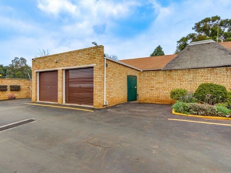 Townhouse For Sale in Terenure, Kempton Park - Photo 1