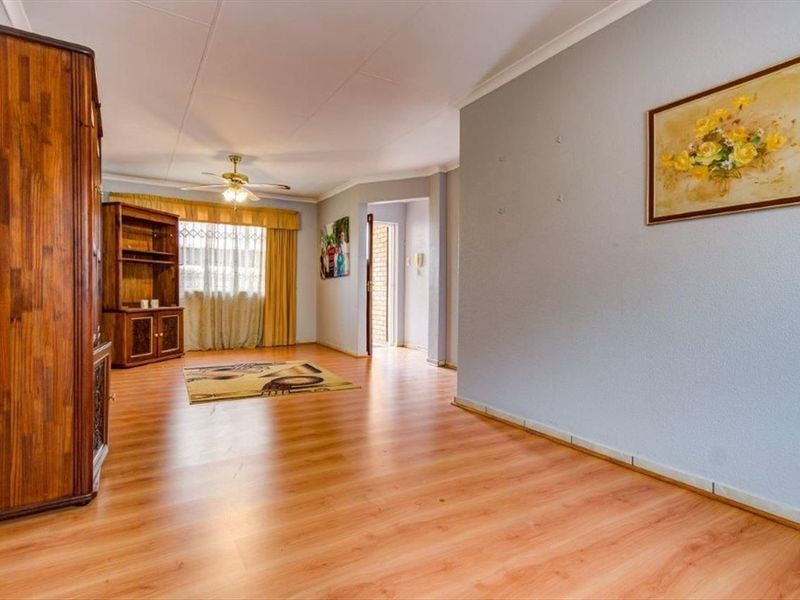 Townhouse For Sale in Terenure, Kempton Park - Photo 7