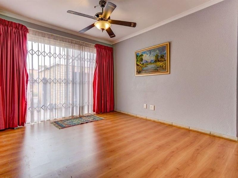 Townhouse For Sale in Terenure, Kempton Park - Photo 6