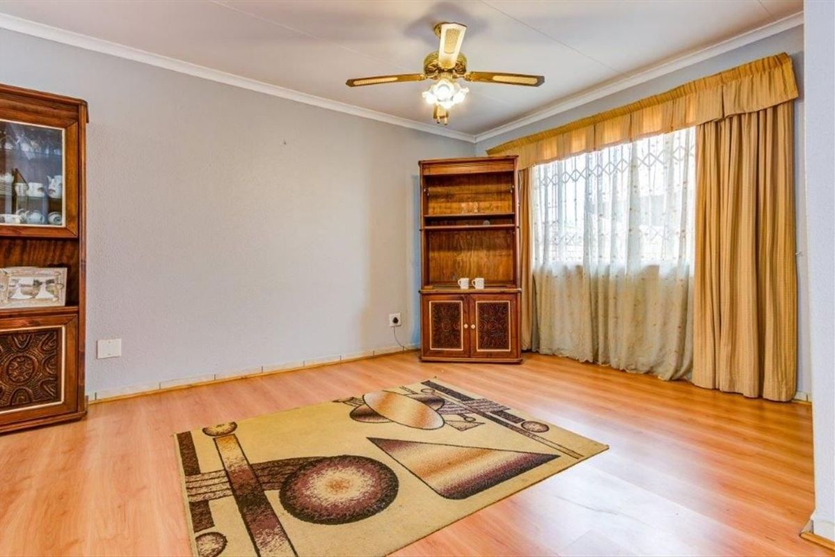 Townhouse For Sale in Terenure, Kempton Park - Photo 3