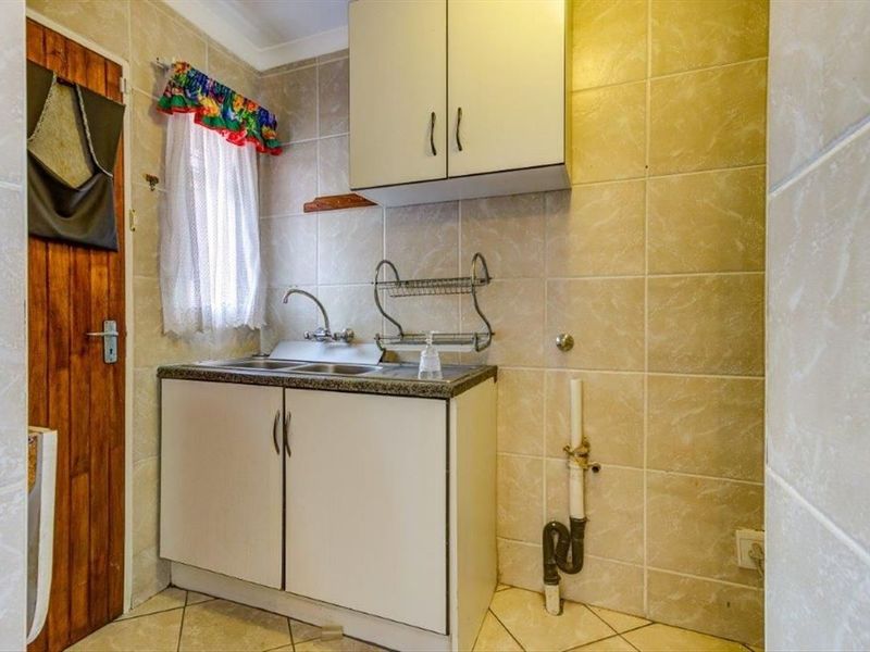 Townhouse For Sale in Terenure, Kempton Park - Photo 10