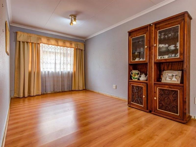 Townhouse For Sale in Terenure, Kempton Park - Photo 4
